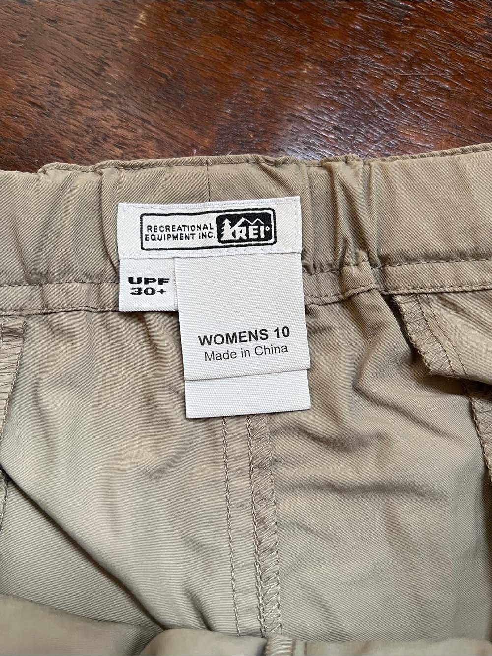 REI Sahara Zip-Off Utility Cargo Convertible Pants Buckskin Tan Women's Size 10 - Picture 5 of 13